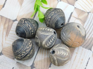 WHORL AFRICAN TRADE BEADS ROCK STONE LAPIDARY SPECIMEN