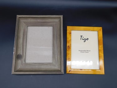 PICTURE FRAMES SET OF 2