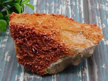 VANADINITE ROCK STONE LAPIDARY SPECIMEN