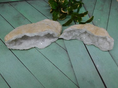 GEODE ROCK STONE LAPIDARY SPECIMEN