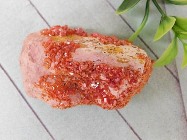 VANADINITE ROCK STONE LAPIDARY SPECIMEN