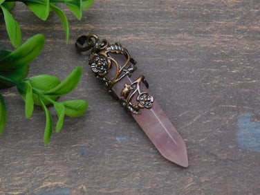 ROSE QUARTZ PENDANT ROCK STONE LAPIDARY SPECIMEN