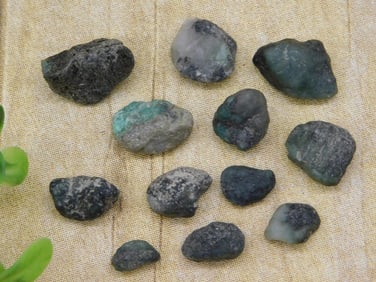 ROUGH EMERALD ROCK STONE LAPIDARY SPECIMEN