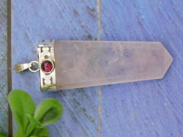 ROSE QUARTZ PENDANT ROCK STONE LAPIDARY SPECIMEN