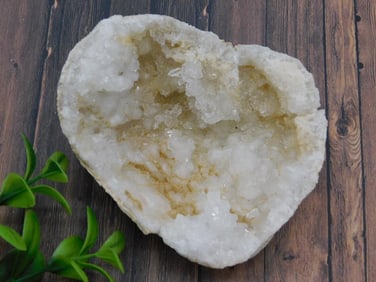 GEODE ROCK STONE LAPIDARY SPECIMEN