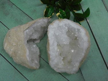 GEODE ROCK STONE LAPIDARY SPECIMEN