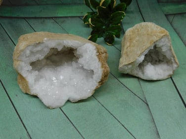 GEODE ROCK STONE LAPIDARY SPECIMEN