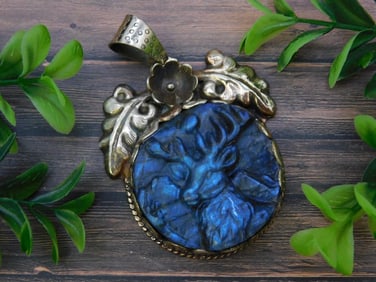 CARVED LABRADORITE DEER PENDANT WITH INTRICATE TOOLING VINTAGE ANTIQUE