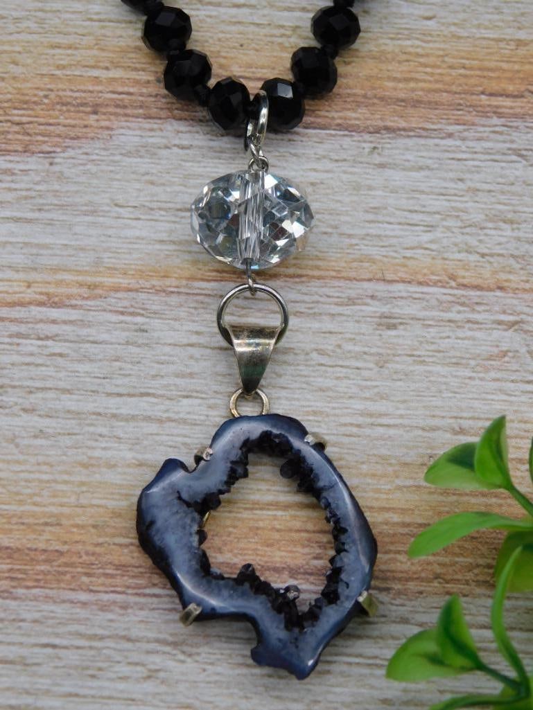GEODE SLICE PENDANT ON SPARKLE BEAD NECKLACE ROCK STONE LAPIDARY SPECIMEN (1 of 2)