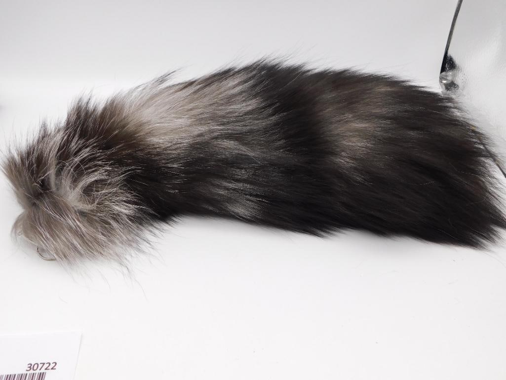 SILVER FOX TAIL TAXIDERMY ROCK STONE LAPIDARY SPECIMEN: SILVER FOX TAIL TAXIDERMY ROCK STONE LAPIDARY SPECIMEN
