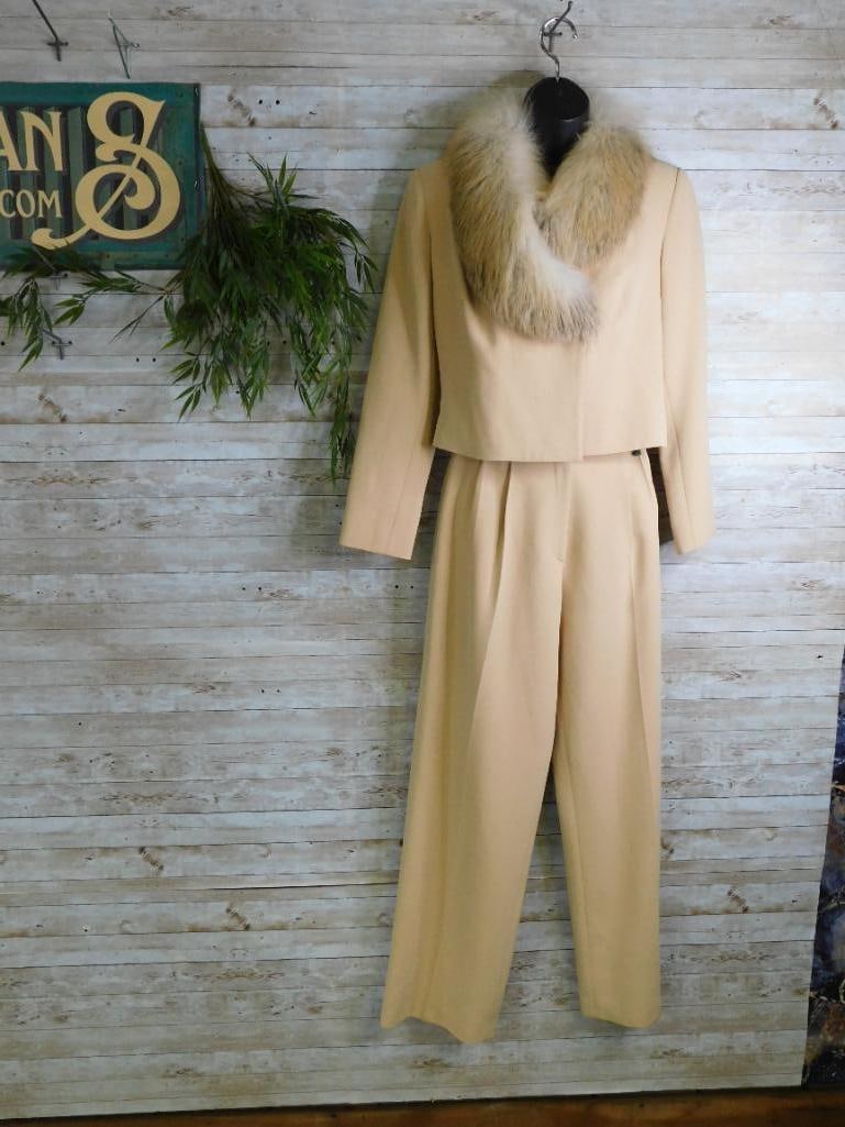 LILLIE RUBIN CREAM PANT SUIT WITH FUR LAPEL VINTAGE CLOTHING: LILLIE RUBIN CREAM PANT SUIT WITH FUR LAPEL VINTAGE CLOTHING