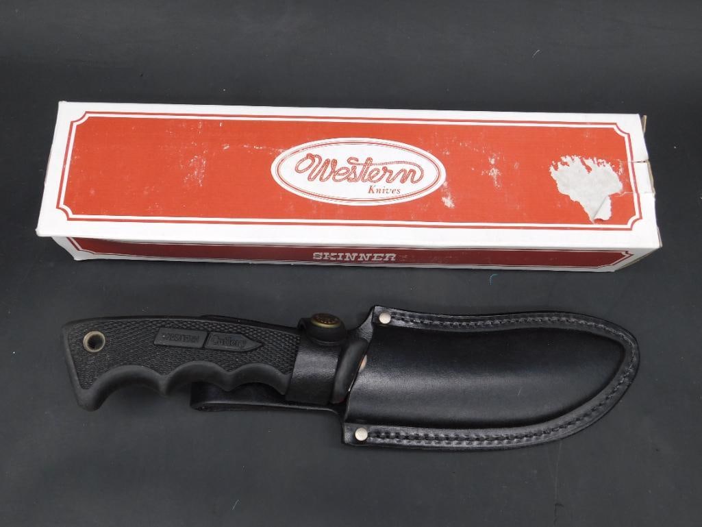 STAINLESS STEEL SKINNER WESTERN KNIFE WITH SHEATH AND ORIGINAL BOX (1 of 4)