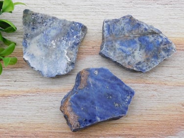 SODALITE ROCK STONE LAPIDARY SPECIMEN