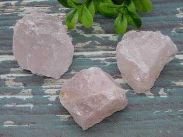ROSE QUARTZ ROCK STONE LAPIDARY SPECIMEN