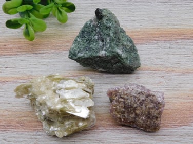 MIXED LOT ROCK STONE LAPIDARY SPECIMEN