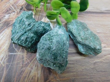 FUCHSITE ROCK STONE LAPIDARY SPECIMEN