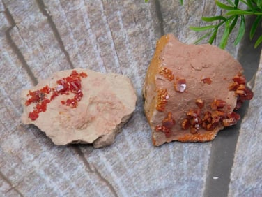 VANADINITE ROCK STONE LAPIDARY SPECIMEN
