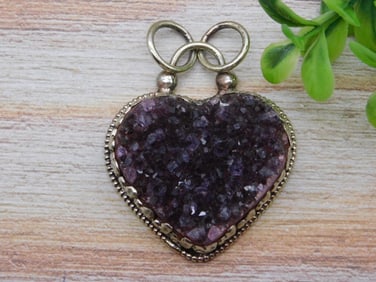 AMETHYST PENDANT WITH INTRICATE TOOLING ROCK STONE LAPIDARY SPECIMEN