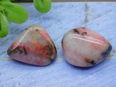 RHODONITE ROCK STONE LAPIDARY SPECIMEN