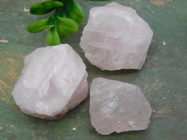 ROSE QUARTZ ROCK STONE LAPIDARY SPECIMEN