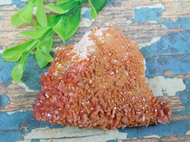 VANADINITE ROCK STONE LAPIDARY SPECIMEN