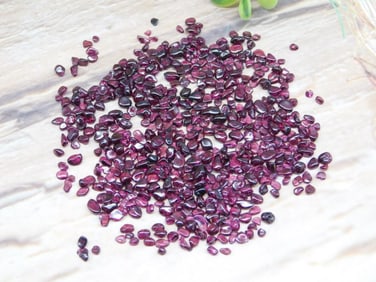 GARNET ROCK STONE LAPIDARY SPECIMEN