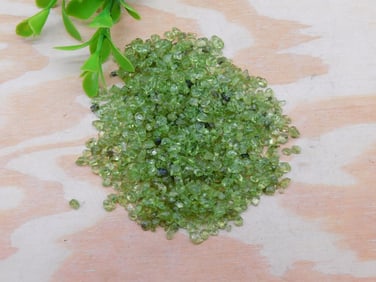 PERIDOT ROCK STONE LAPIDARY SPECIMEN