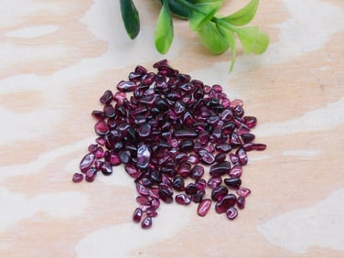 GARNET ROCK STONE LAPIDARY SPECIMEN