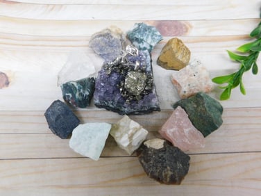 MIXED LOT ROCK STONE LAPIDARY SPECIMEN