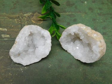 GEODE ROCK STONE LAPIDARY SPECIMEN