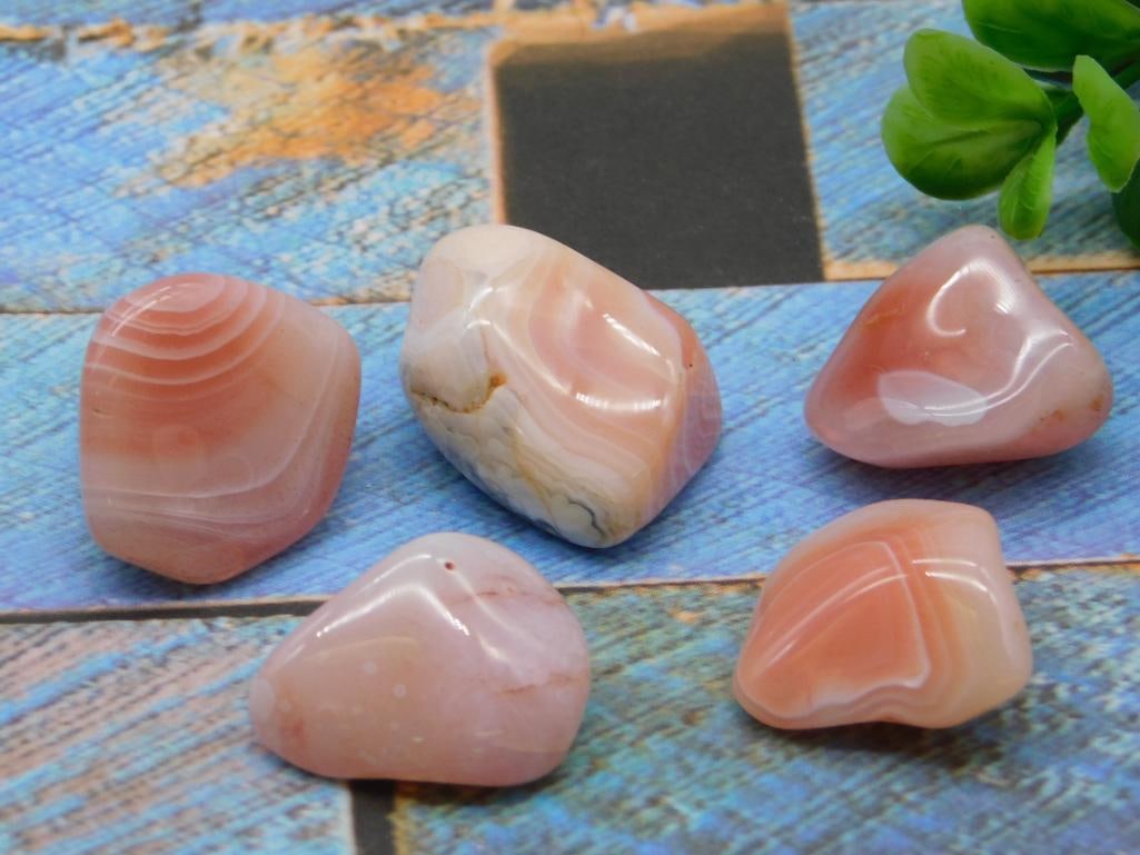 PINK BOTSWANA AGATE ROCK STONE LAPIDARY SPECIMEN: PINK BOTSWANA AGATE ROCK STONE LAPIDARY SPECIMEN