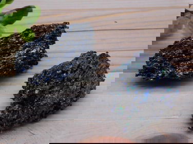 CARBORUNDUM ROCK STONE LAPIDARY SPECIMEN