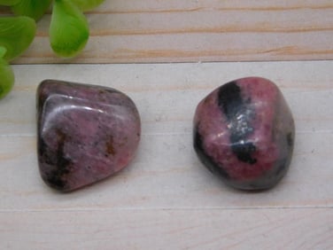 RHODONITE ROCK STONE LAPIDARY SPECIMEN