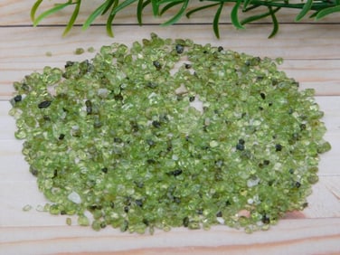 PERIDOT ROCK STONE LAPIDARY SPECIMEN