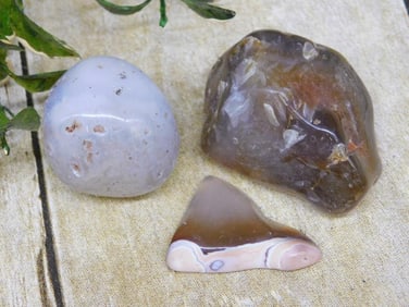 MIXED LOT ROCK STONE LAPIDARY SPECIMEN