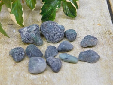 ROUGH EMERALD ROCK STONE LAPIDARY SPECIMEN