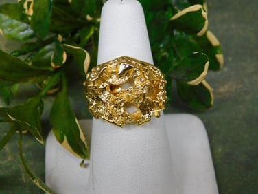 GOLD TONE HAMMERED RING