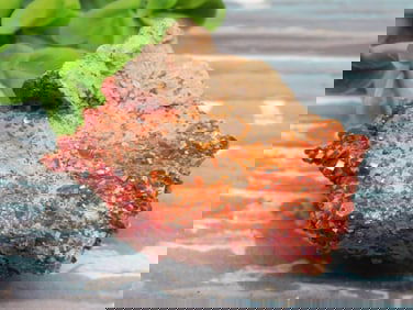 VANADINITE ROCK STONE LAPIDARY SPECIMEN