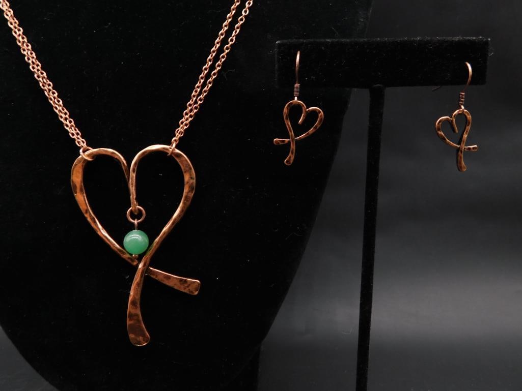 ABSTRACT HEART COSTUME JEWELRY VINTAGE ANTIQUE (1 of 2)