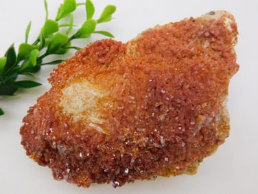 VANADINITE ROCK STONE LAPIDARY SPECIMEN