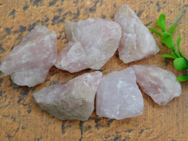 ROSE QUARTZ ROCK STONE LAPIDARY SPECIMEN