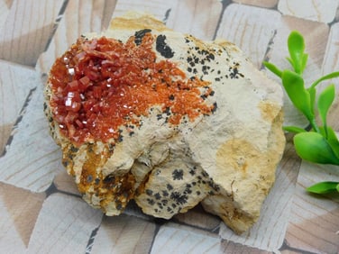 VANADINITE ROCK STONE LAPIDARY SPECIMEN