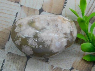 HATMANS FLOWER PETAL AGATE ROCK STONE LAPIDARY SPECIMEN