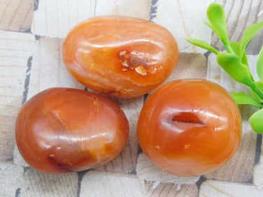 CARNELIAN ROCK STONE LAPIDARY SPECIMEN