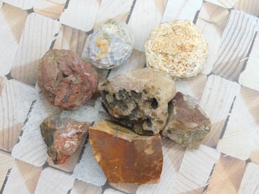 MIXED LOT ROCK STONE LAPIDARY SPECIMEN