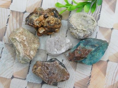 MIXED LOT ROCK STONE LAPIDARY SPECIMEN