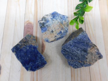 SODALITE ROCK STONE LAPIDARY SPECIMEN