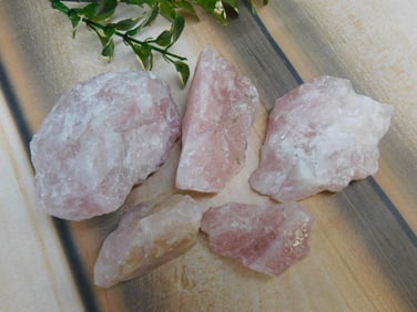 ROSE QUARTZ ROCK STONE LAPIDARY SPECIMEN