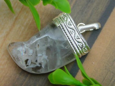 QUARTZ PENDANT ROCK STONE LAPIDARY SPECIMEN