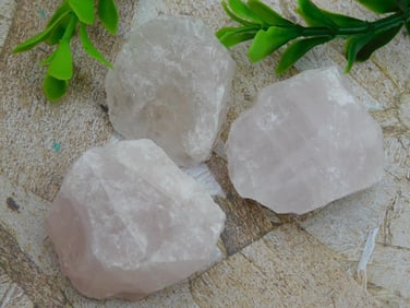 ROSE QUARTZ ROCK STONE LAPIDARY SPECIMEN